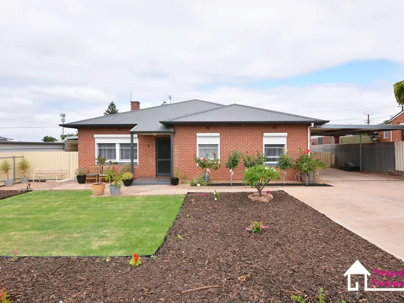 LOCATION & RENOVATION DELIVER A STUNNING LIFESTYLE!