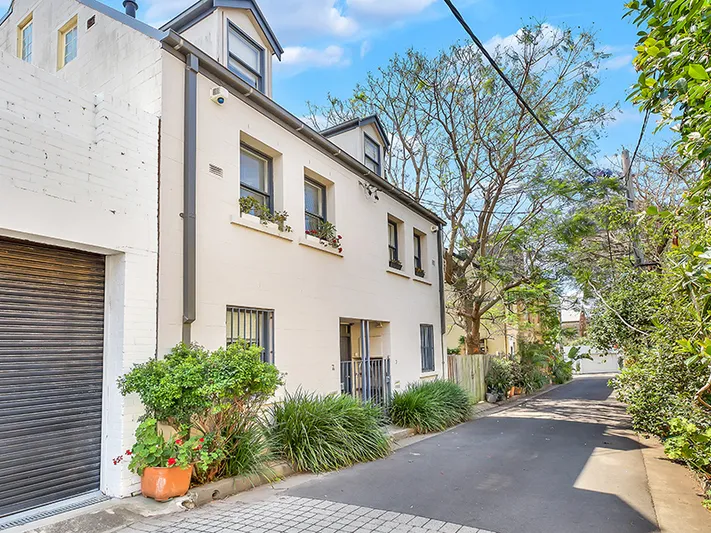 Modern City Fringe Apartment - DEPOSIT RECEIVED