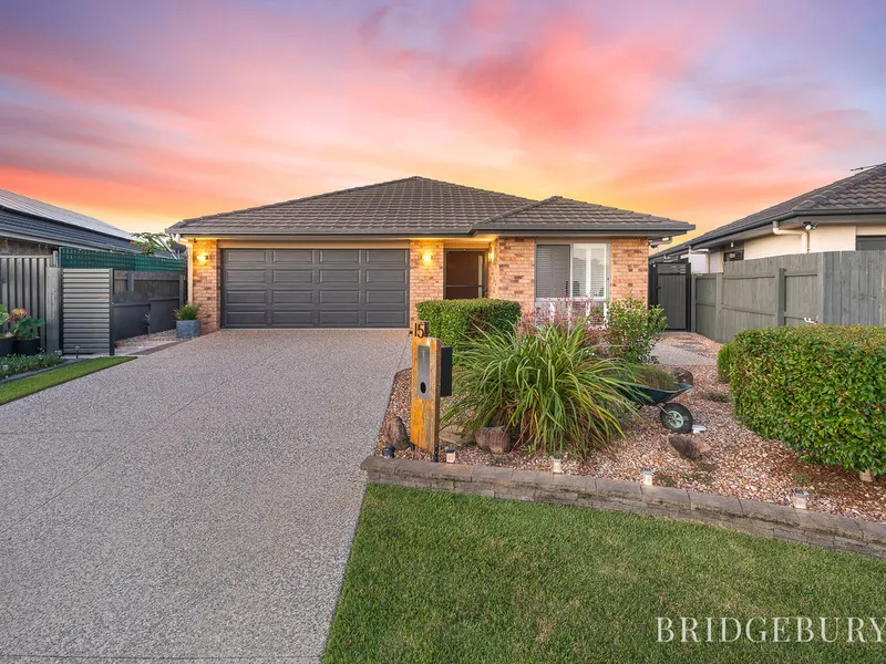 SIMPLY STUNNING LOW SET HOME, HIGH CEILINGS, DUCTED AIR AND SWIMMING POOL ON A 500M2 BLOCK