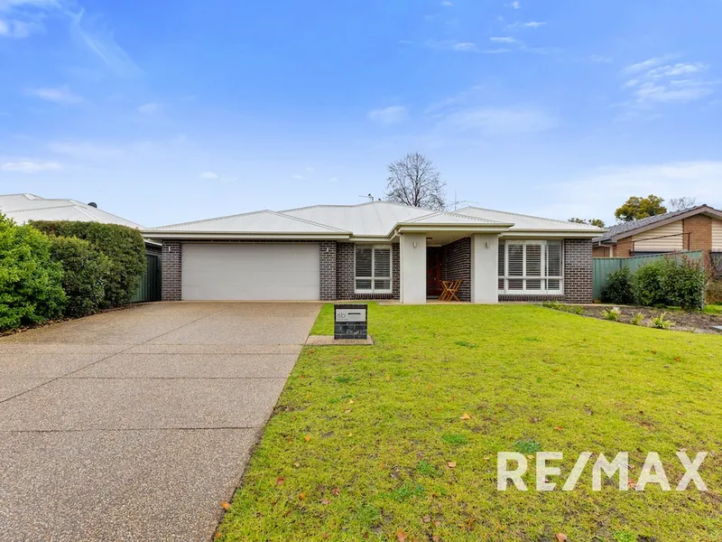 Modern Lakeside Living!