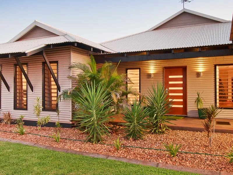 DELIGHTFUL MODERN FAMILY HOME