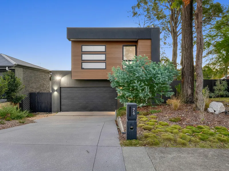 Contemporary Family Residence on 848m2