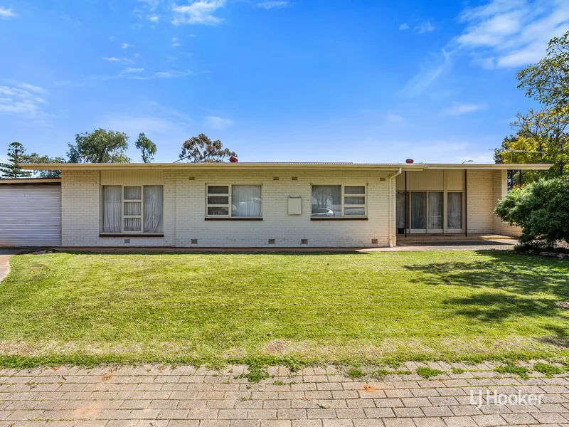 A CORNER DELIGHT! NO EASEMENTS