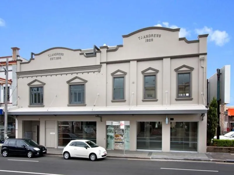 Stunning Split Level One Bedroom One Bathroom Apartment Located In The Heart Of Vibrant Newtown