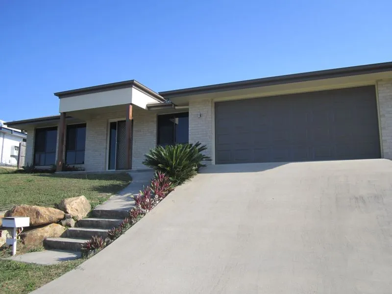 MODERN 4 BEDROOM HOME - OUTSIDE PET CONSIDERED