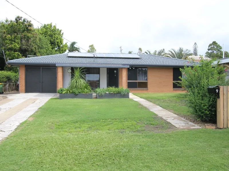 LOVELY FAMILY HOME IN CONVENIENT LOCATION!