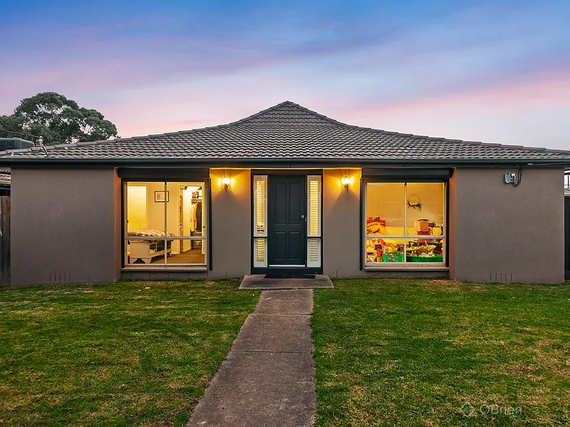 FAMILY HOME IN THE HEART OF CRANBOURNE
