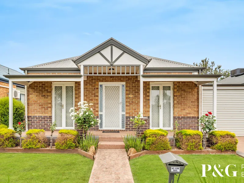 Low Maintenance Family Home With Park Views!