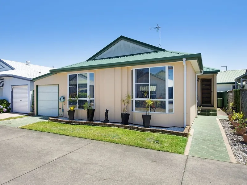 LIVE THE GOOD LIFE!  OVER 50'S IN COOMBABAH!