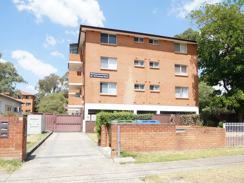 EXCELLENT CONDITION THROUGHOUT