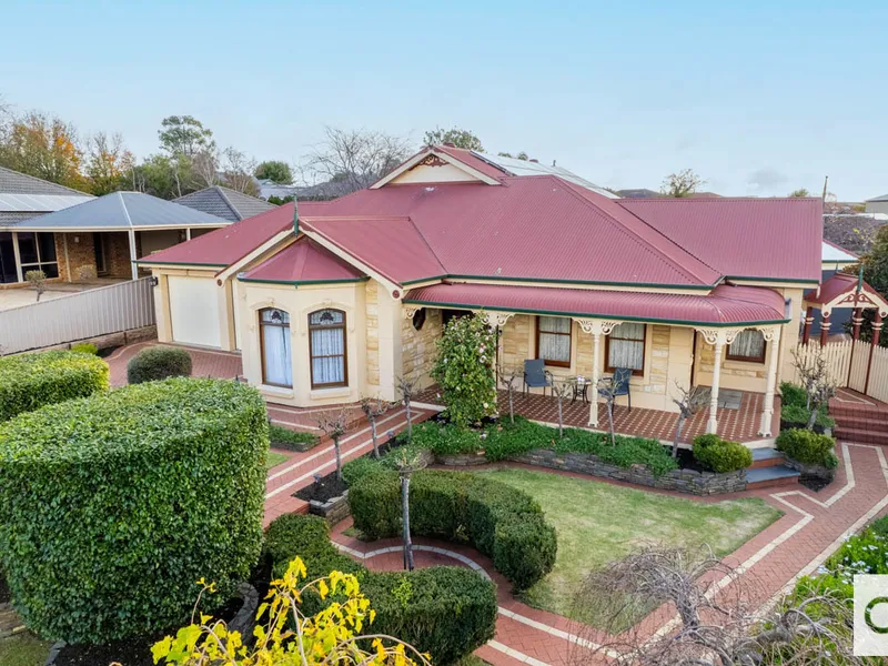 Magnificent stone-fronted federation home