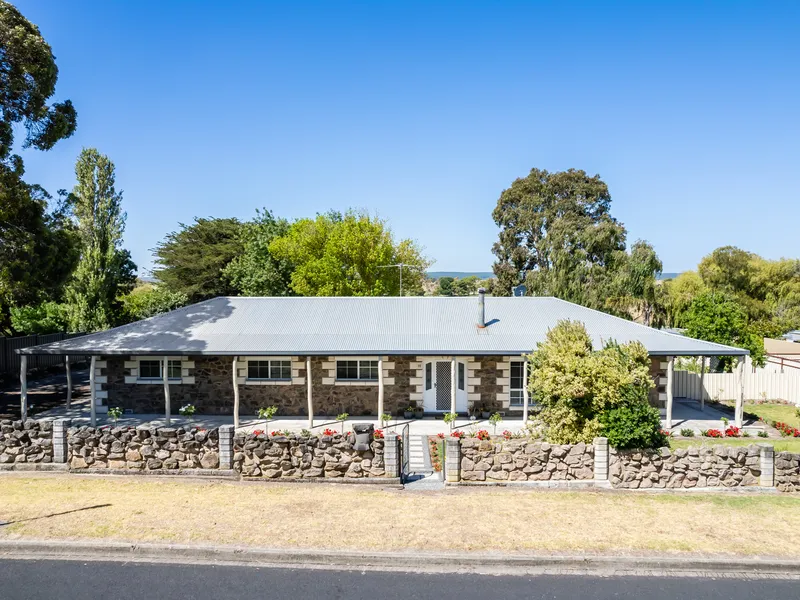 Country Living Meets Convenient Position