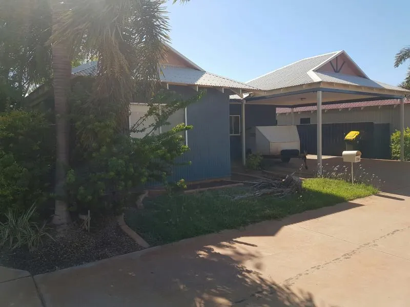 2x2 LOCATED IN KALLAMA PARADE!