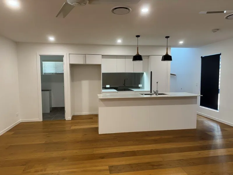 Modern Styled Four bedrooms - contact (07)35196922 read description for viewings