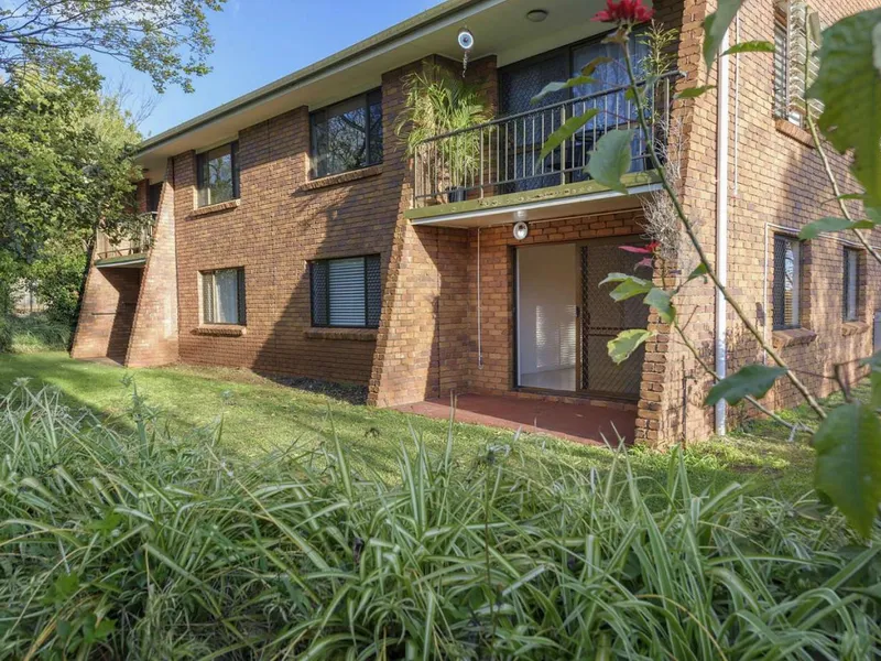 Ground Floor 2 Bedroom Unit in Prime Location on Beautiful Shady Tree-Lined Street