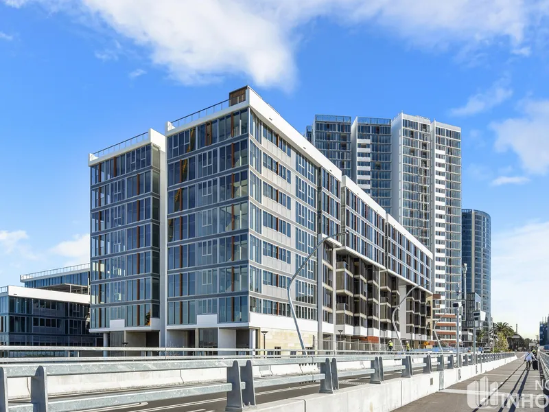 NEAR NEW MODERN 3 BEDROOM WITH 2 CARSPACE APARTMENT