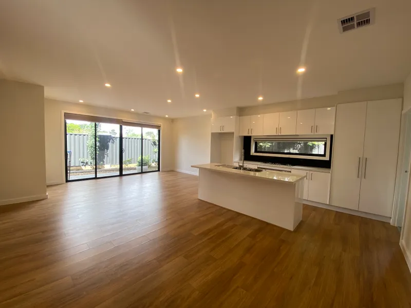 STUNNING 3 BEDROOM TOWNHOUSE