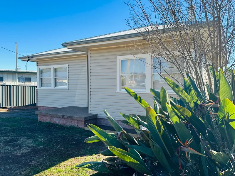 Modern Home In Prime Location!