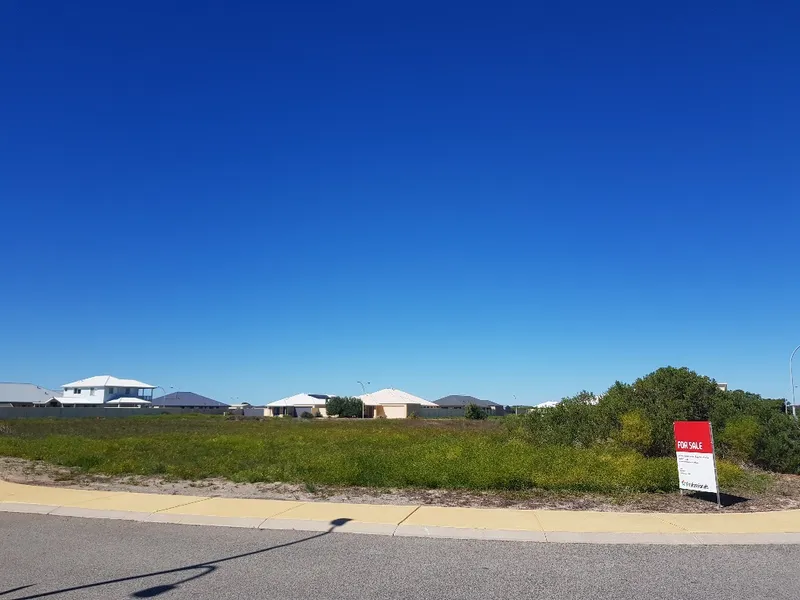 CORNER BLOCK OPPOSITE FORESHORE RESERVE