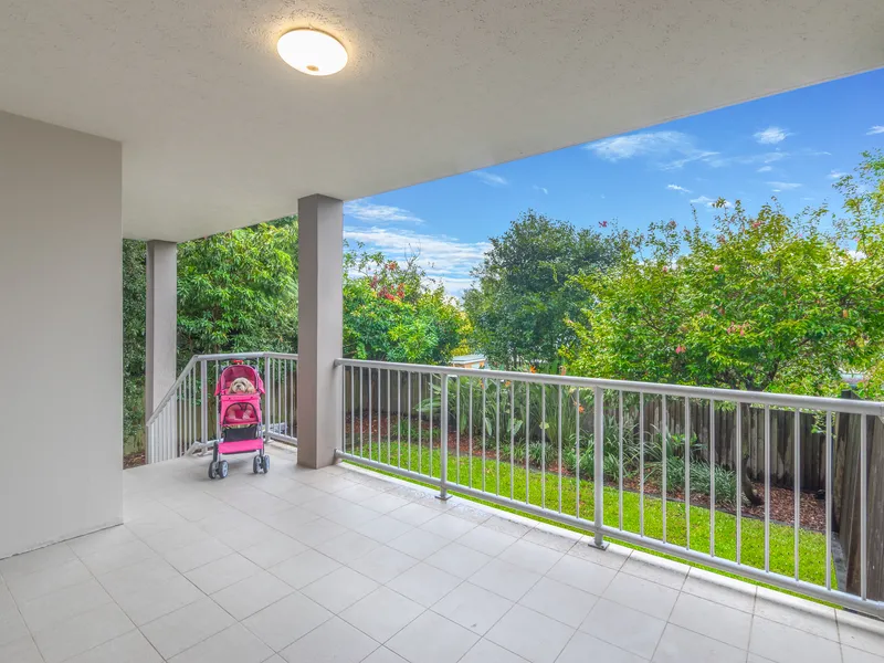 GROUND FLOOR UNIT WITH BACKYARD!