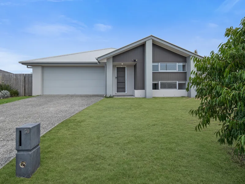 4 BEDROOM HOME ON SPACIOUS BLOCK!