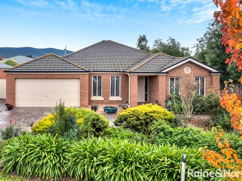 Idyllic Family Lifestyle with Every Convenience