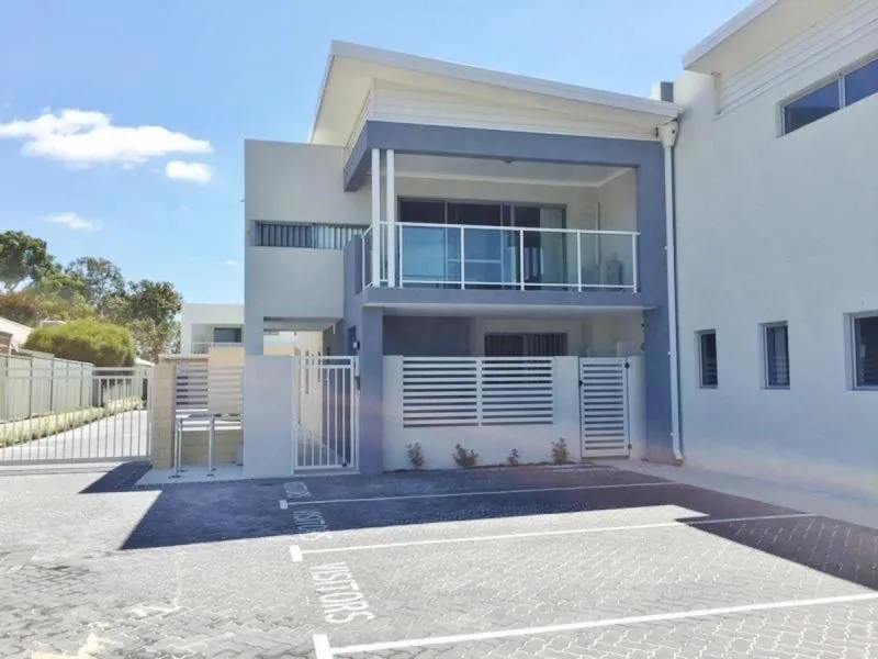 Fabulous 2x2 in Prime Location