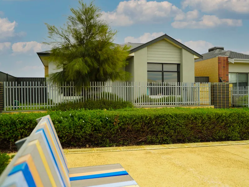 EDEN BEACH BEAUTY – WHAT A LOCATION !!