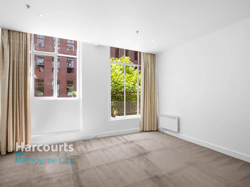 Spacious One Bedroom In Iconic Henty House