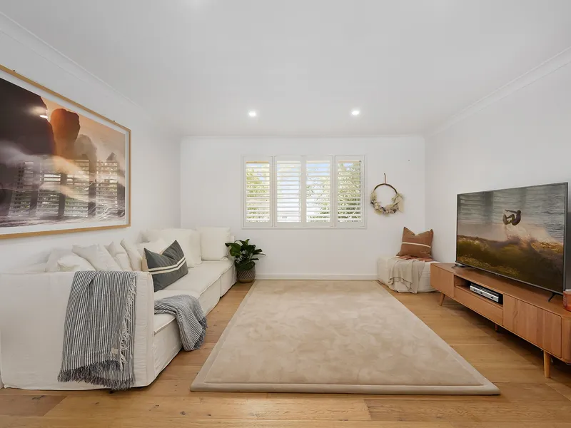 Modern Family Beach Pad Close To Freshwater Village