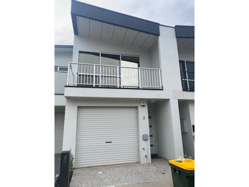 TOWNHOUSE IN MANSFIELD PARK