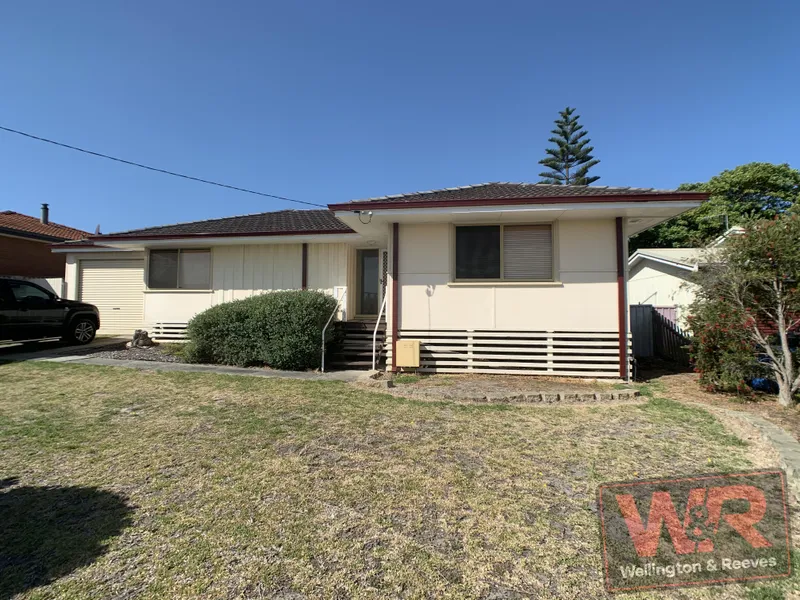 Good yard overlooked by nice deck