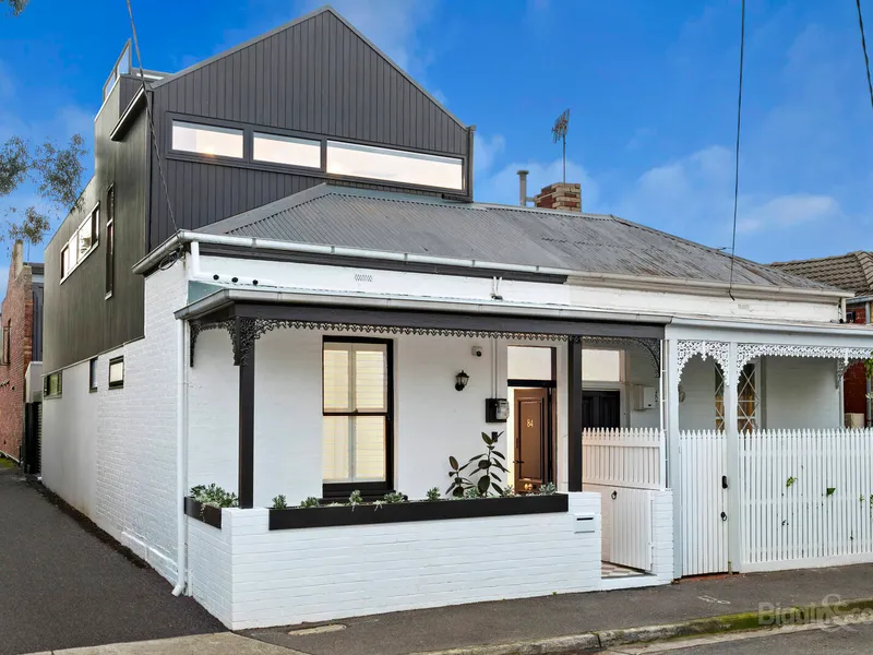 FLAWLESS INTERIORS WITH AN INCREDIBLE ROOFTOP TERRACE