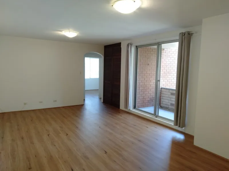 2-bedroom unit with new flooring in handy location