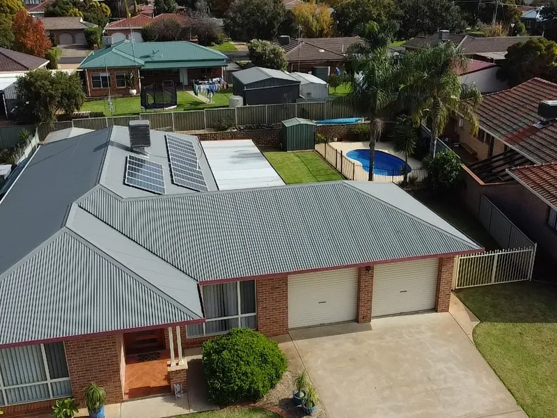 FAMILY FRIENDLY EAST PARKES HOME