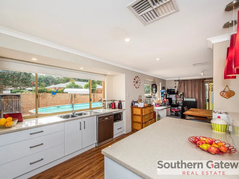 EQUESTRIAN PROPERTY IN TOWN SITE LOCATION