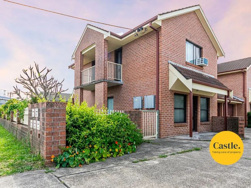 Two Bedroom Townhouse in Central Location