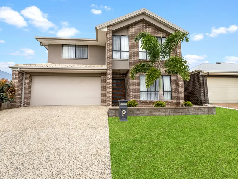 Grand Family Home With Pool In Prized Capestone
