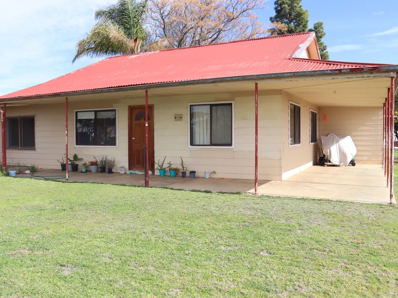 Tidy Vineyard with 3 bedroom home