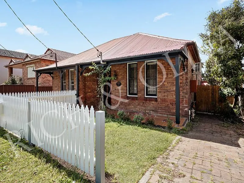 Spacious 2 Bedroom Semi!