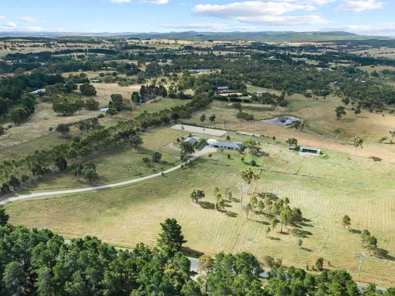 Horse Property with Stables and Arena very close to Canberra