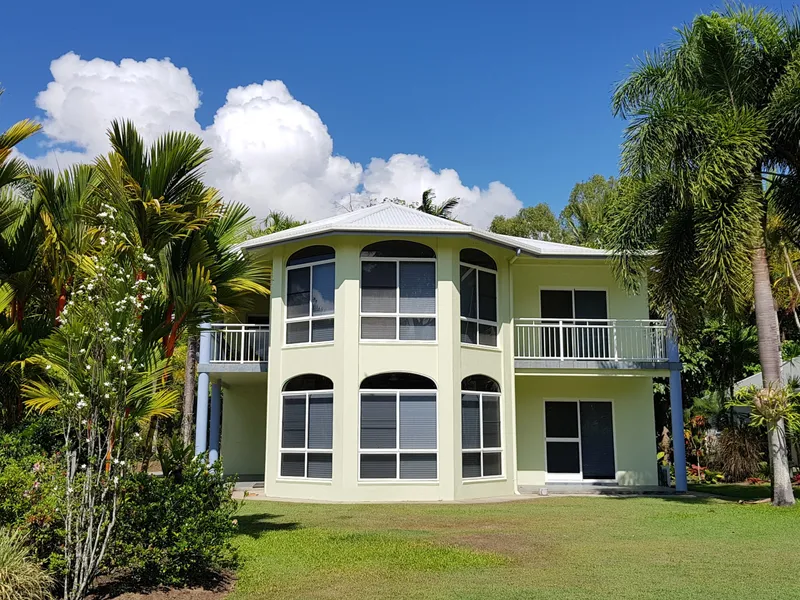 Double storey beachside residence on Coral Sea...