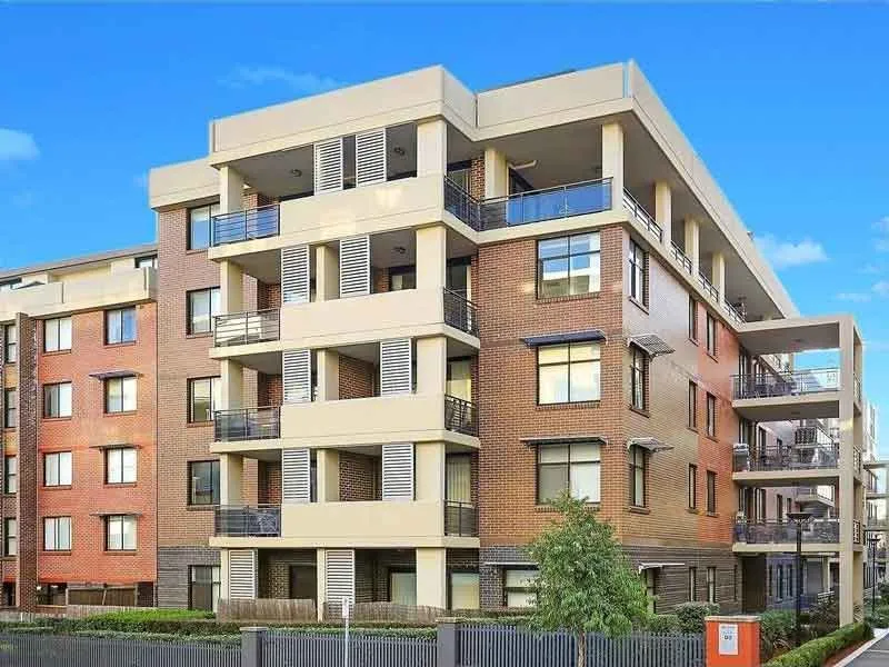 Cosmopolitan lifestyle in contemporary apartment