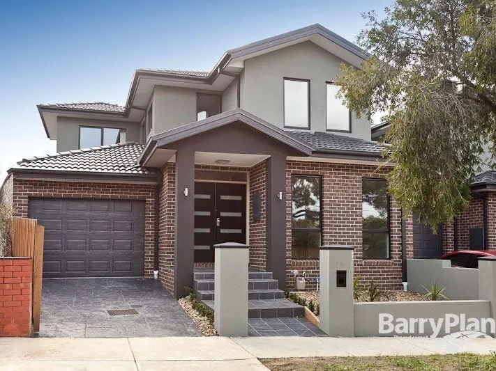 MODERN FOUR BEDROOM TOWNHOUSE