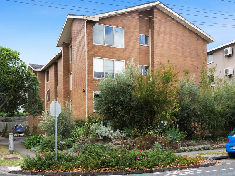 Fantastic space and a location metres to Camberwell Junction