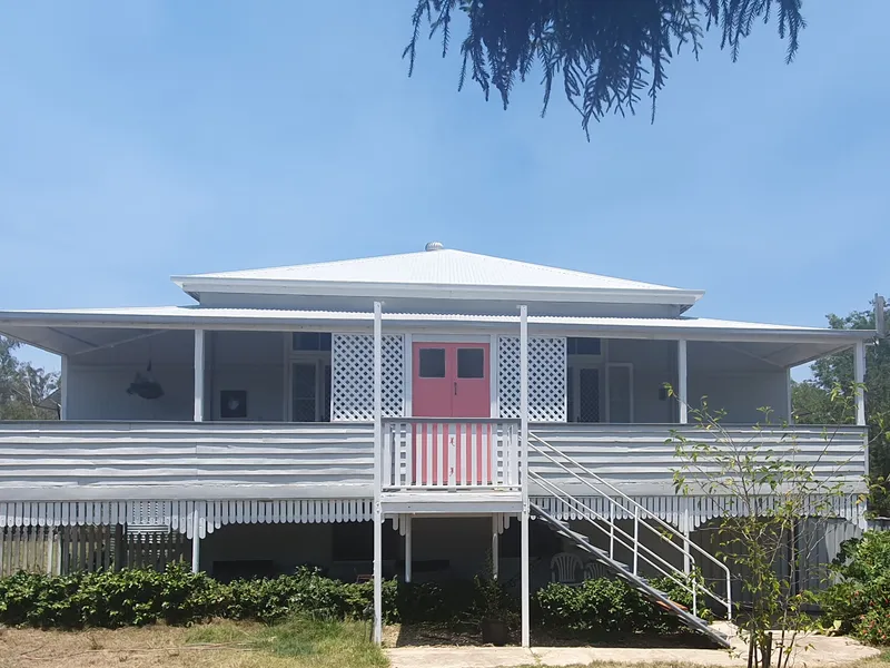 Beautiful Queenslander in Town: The Perfect Blend of Country and town living.