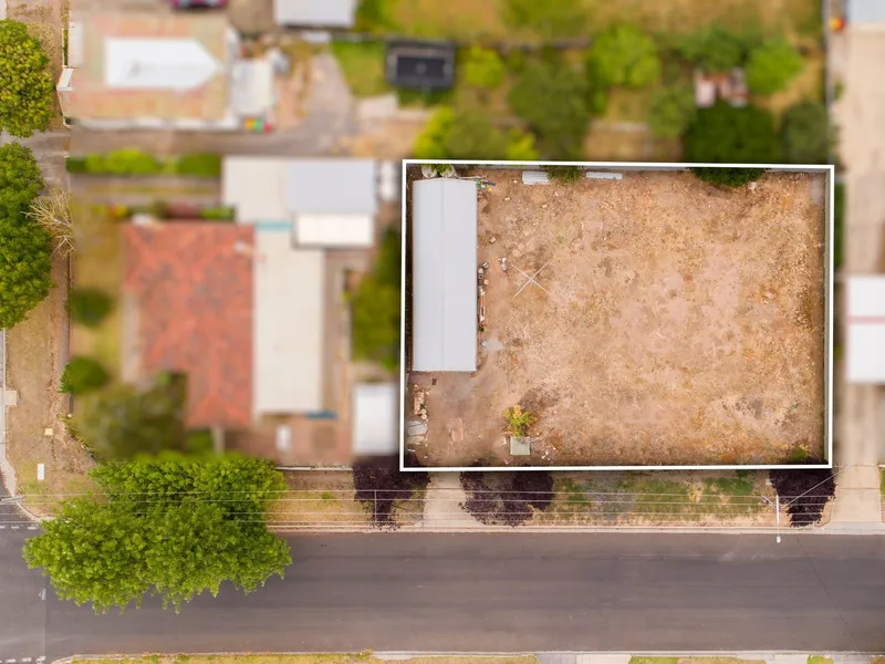 Subdivide or Build with Existing Large Shed