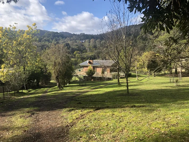 Water views, lake reserve frontage