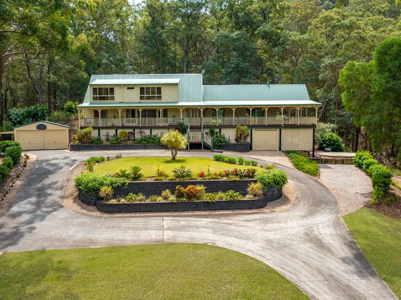 HINTERLAND HOMESTEAD - A HOME AMONGST THE GUM TREES