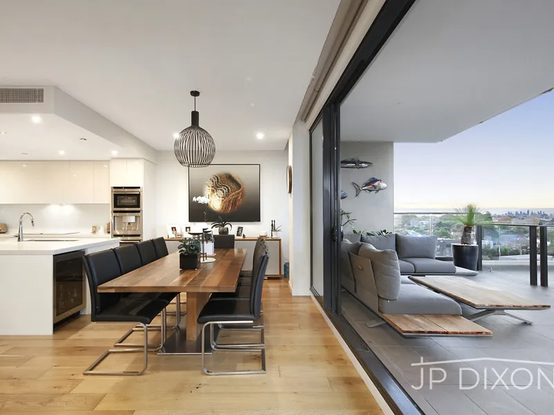 Elevated Bayside Retreat with Stunning Views